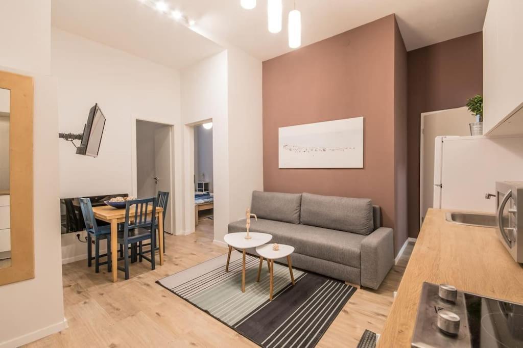 A+ Budapest Central Dob Street Apartment ภายนอก รูปภาพ