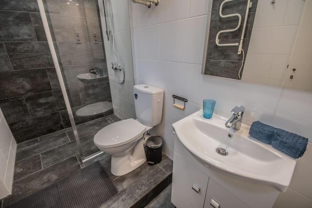 A+ Budapest Central Dob Street Apartment ภายนอก รูปภาพ
