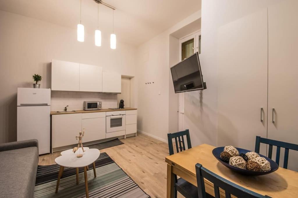 A+ Budapest Central Dob Street Apartment ภายนอก รูปภาพ